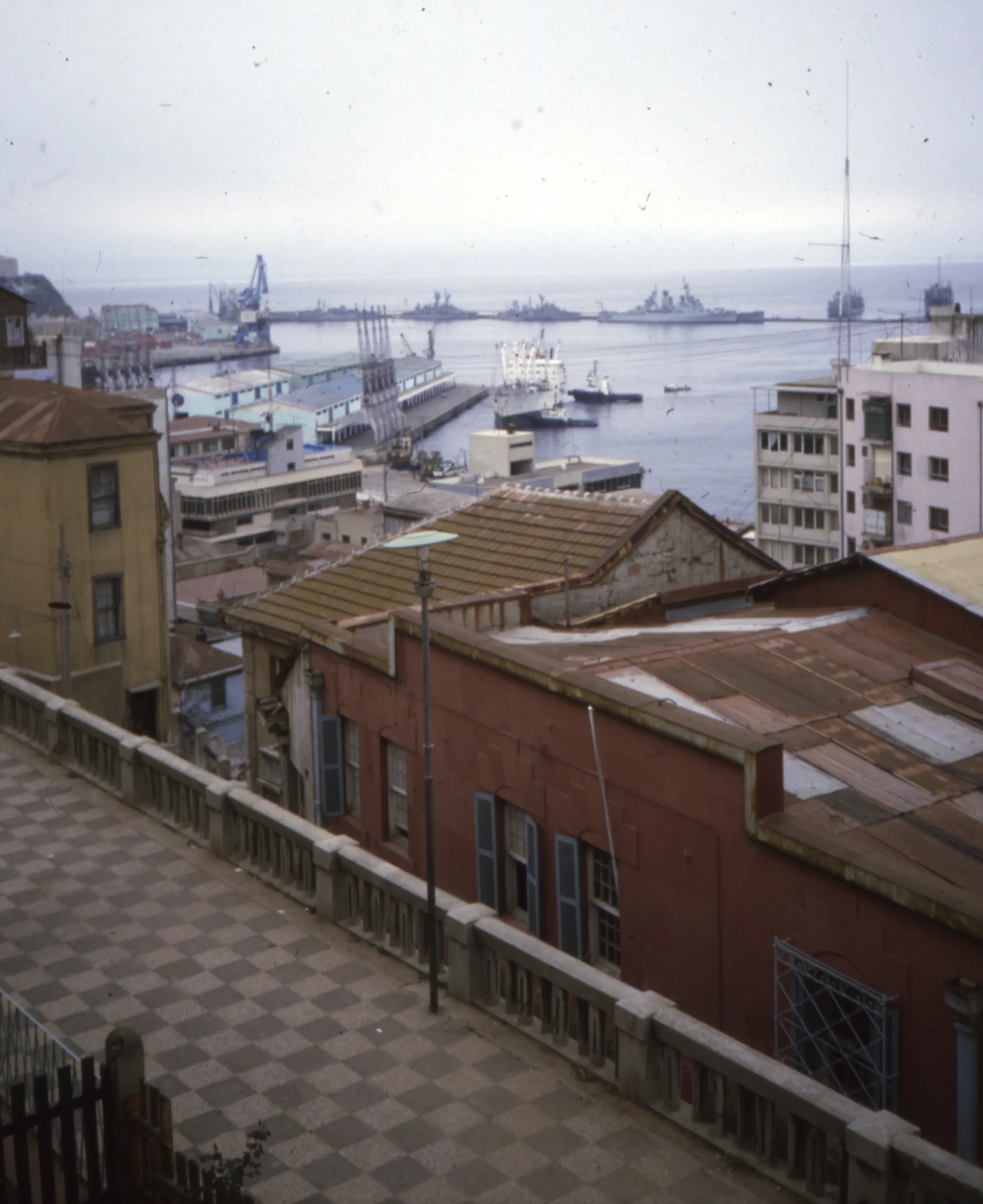 Vista al paseo y al puerto en aprox. 1972c © Archivo Vargas Koch, Autor: Eduardo Vargas Herrera