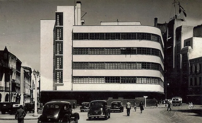 Edificio de Correos Plaza Sotomayor, arquitecto Marcelo Deglin Samson