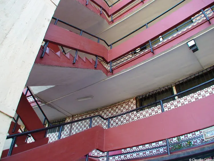 Vista fachada interior Población Lord Cochrane