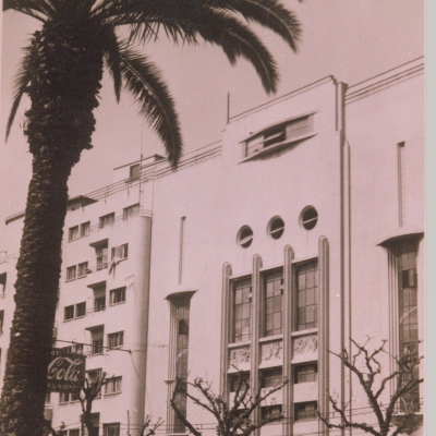 Fachada del Teatro Valparaíso en la Plaza Victoria