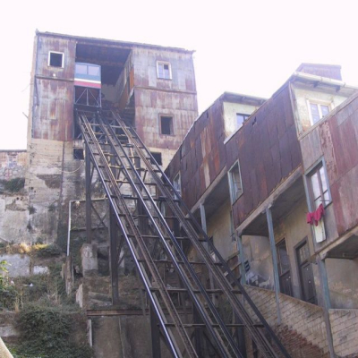 Vista hacia los rieles del Ascensor San Agustín