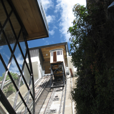 Vista desde la estación baja hacia arriba en el Ascensor Hospital Van Buren