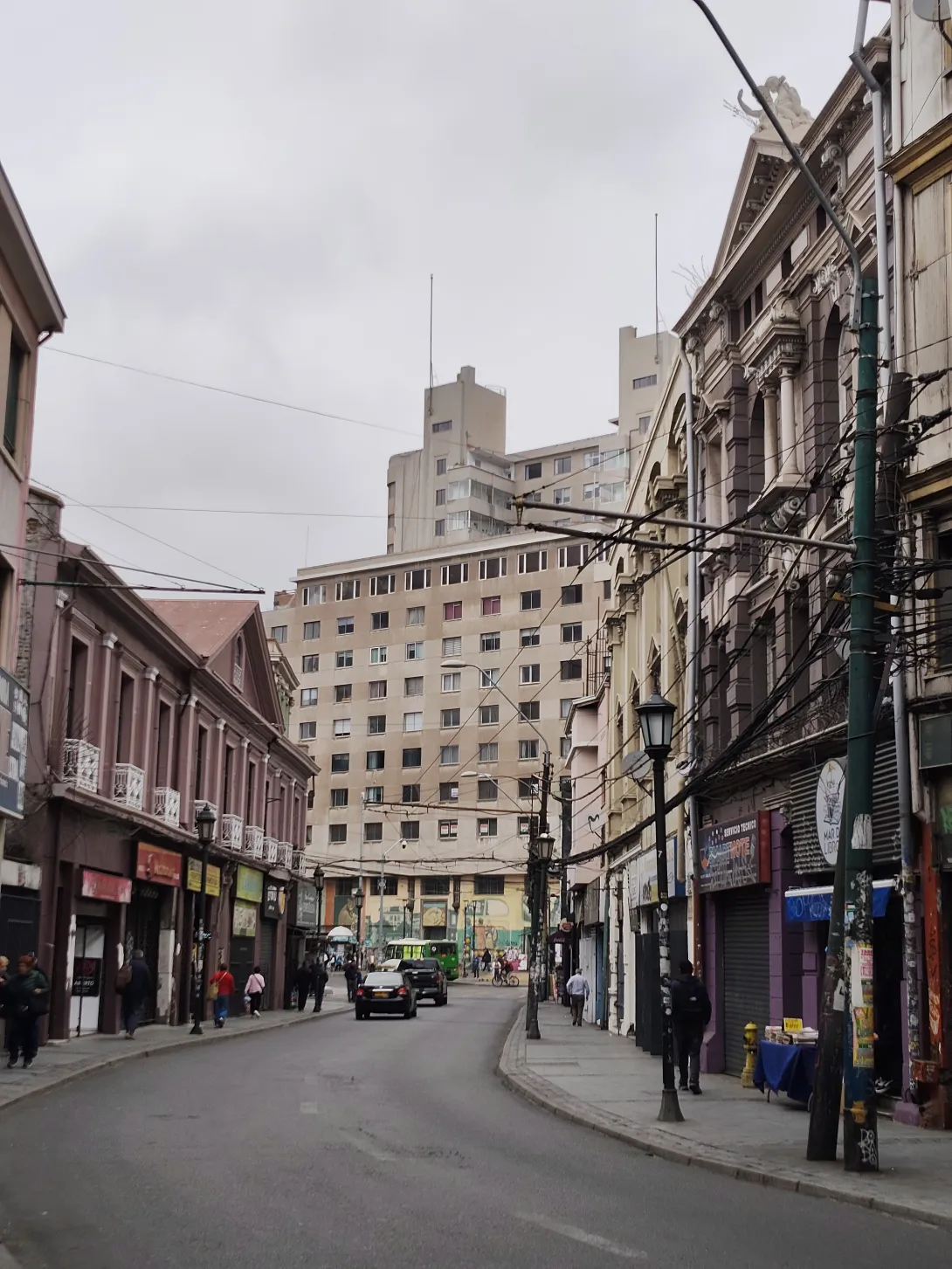 Edificio de la Cooperativa Vitalicia desde Esmeralda, diciembre 2025, Autora: Sofia Vargas Koch