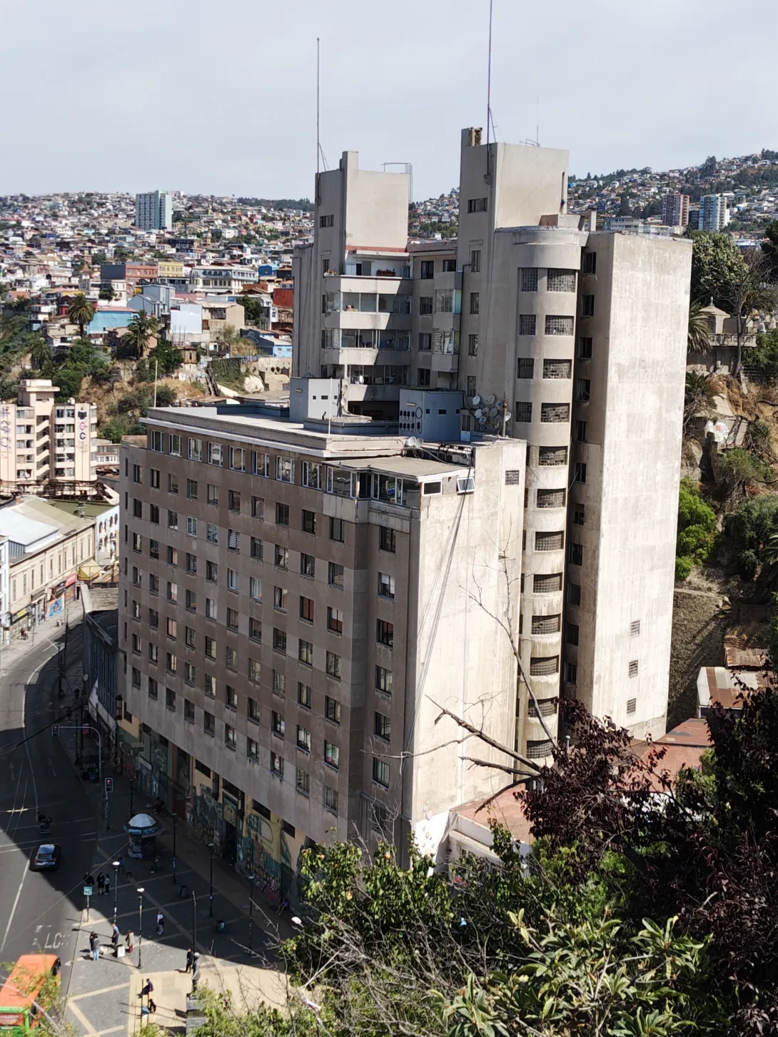 Edificio de la Cooperativa Vitalicia desde Paseo Atkinson
