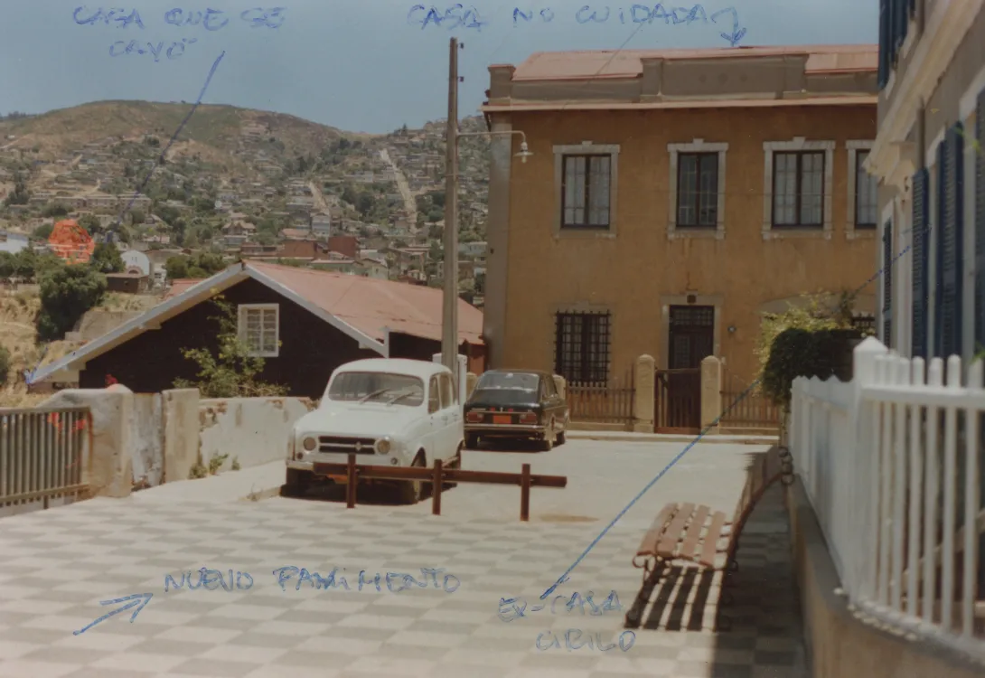 Entrada Atkinson frente a N°165, 1967c © Archivo Vargas Koch